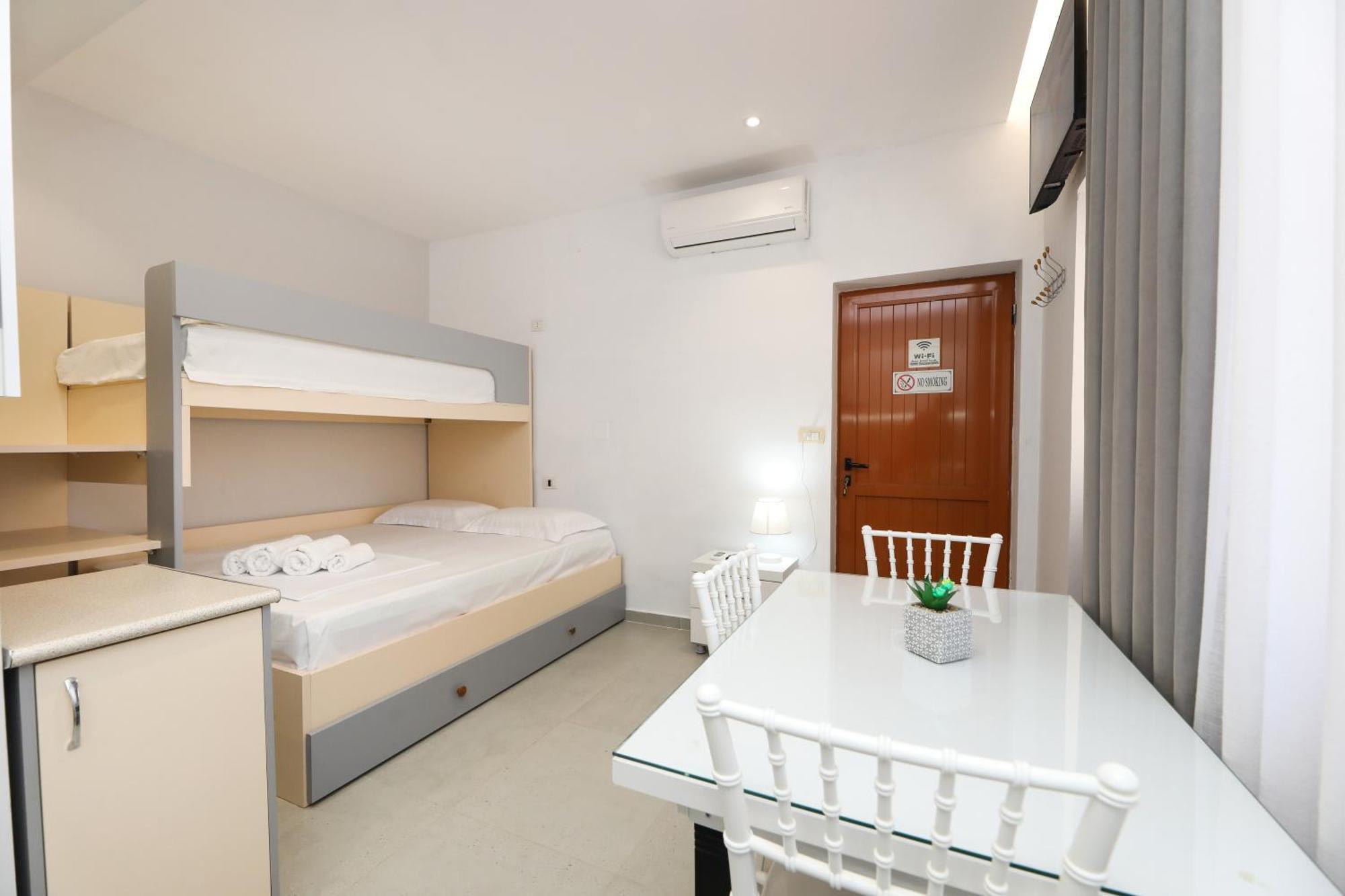 Vila Feliz - Premium Rooms With Free Private Parking Vlorë Exterior foto